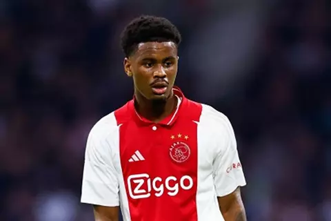 تشيلسي ينافس ليفربول وآرسنال على جوهرة آياكس